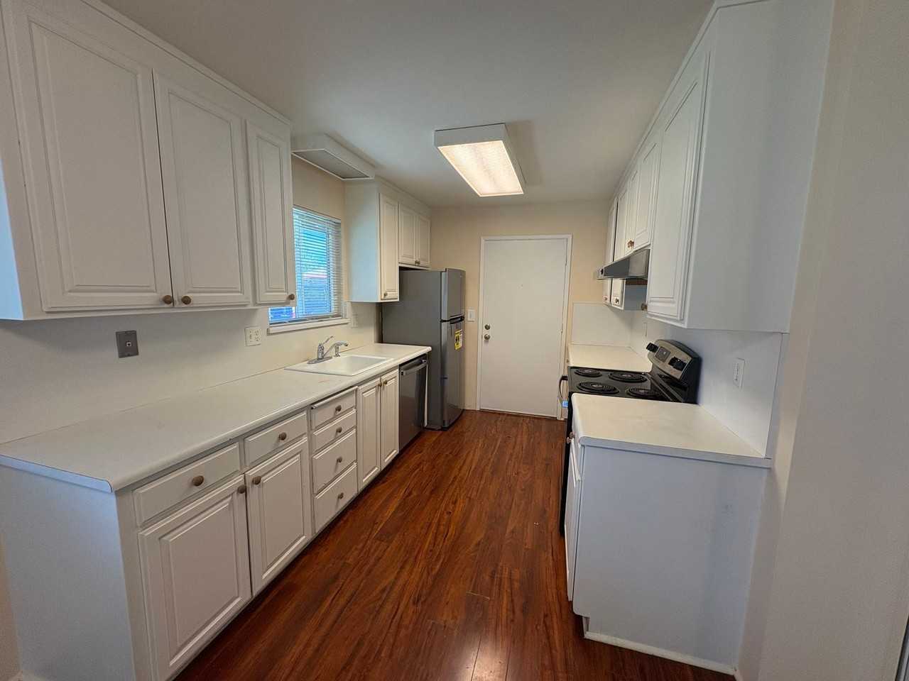 3577 Dalton Cmn - Photo 2 of 11