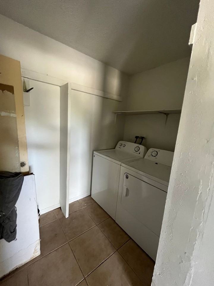 6060 N Dixie Hwy - Photo 2 of 14