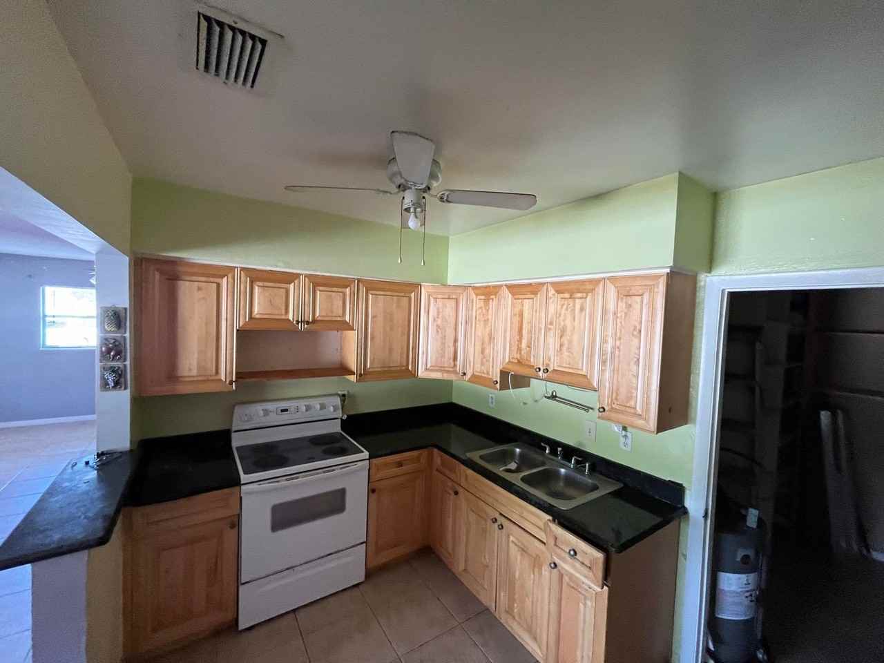 6060 N Dixie Hwy - Photo 4 of 14