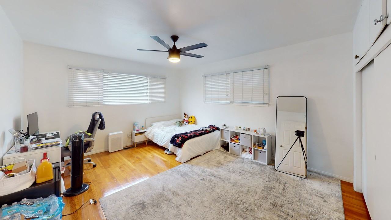 4955 63rd St - Photo 5 of 15