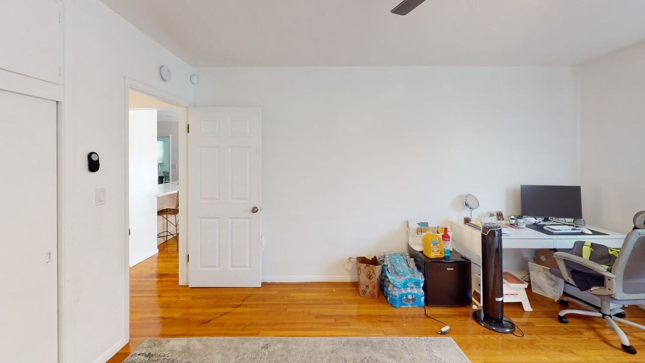 4955 63rd St - Photo 6 of 15
