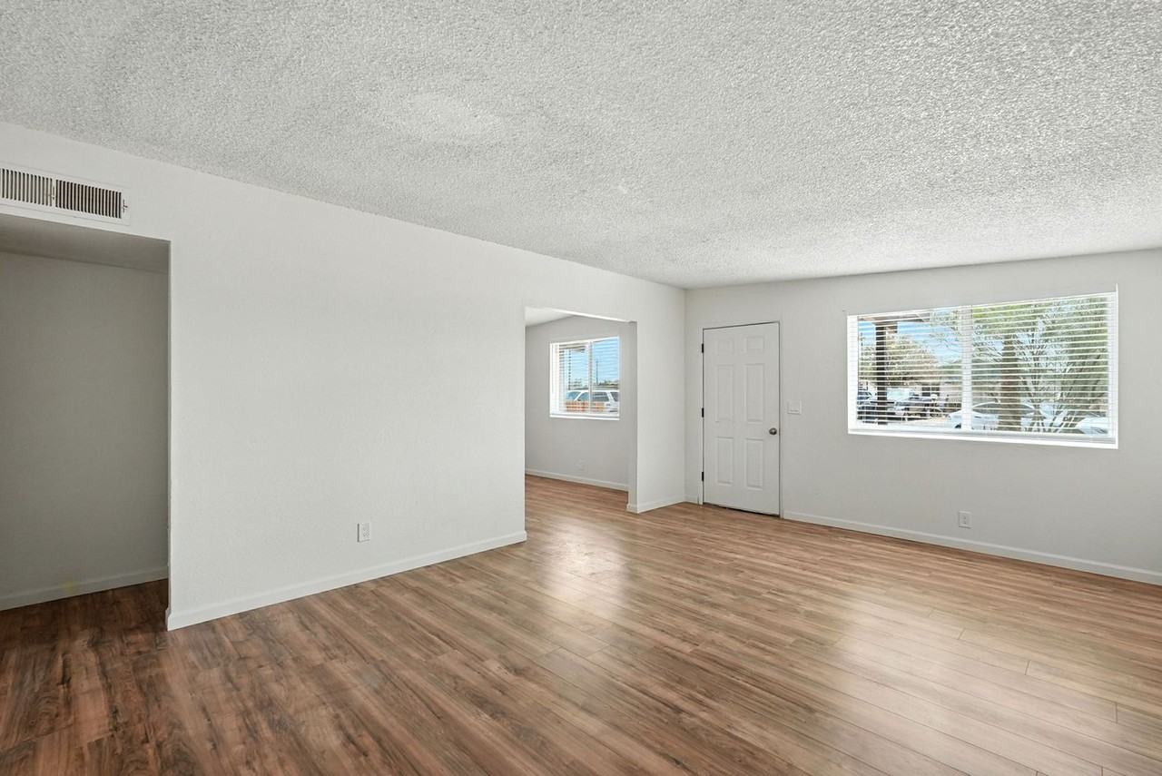 130 W Harding Ave - Photo 7 of 44