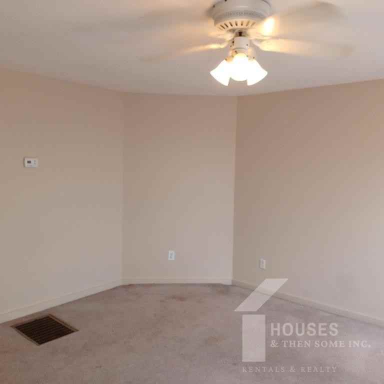 8131 5th St - Photo 4 of 12