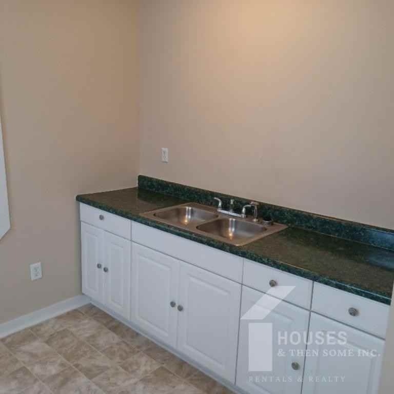 8131 5th St - Photo 5 of 12