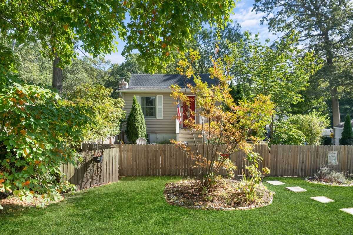43 Sound Beach Blvd - Photo 2 of 16