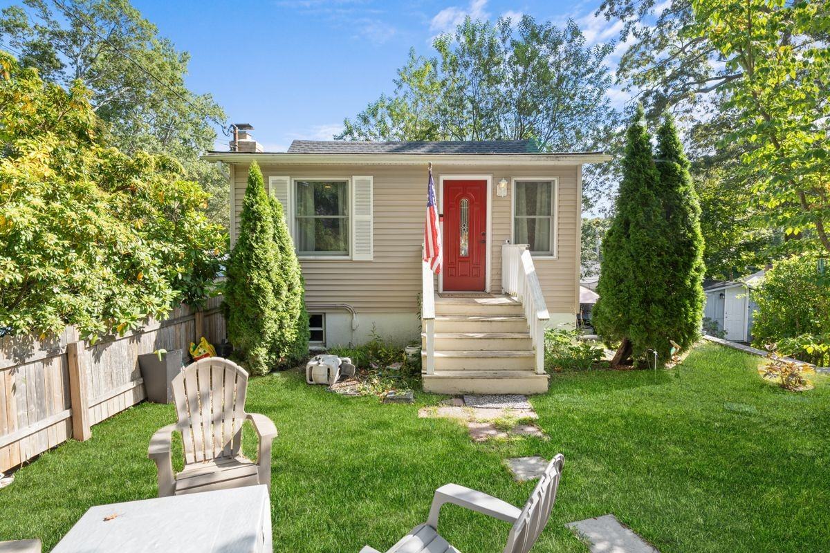 43 Sound Beach Blvd - Photo 3 of 16
