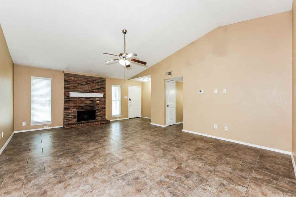 1712 Choctaw Dr - Photo 3 of 16
