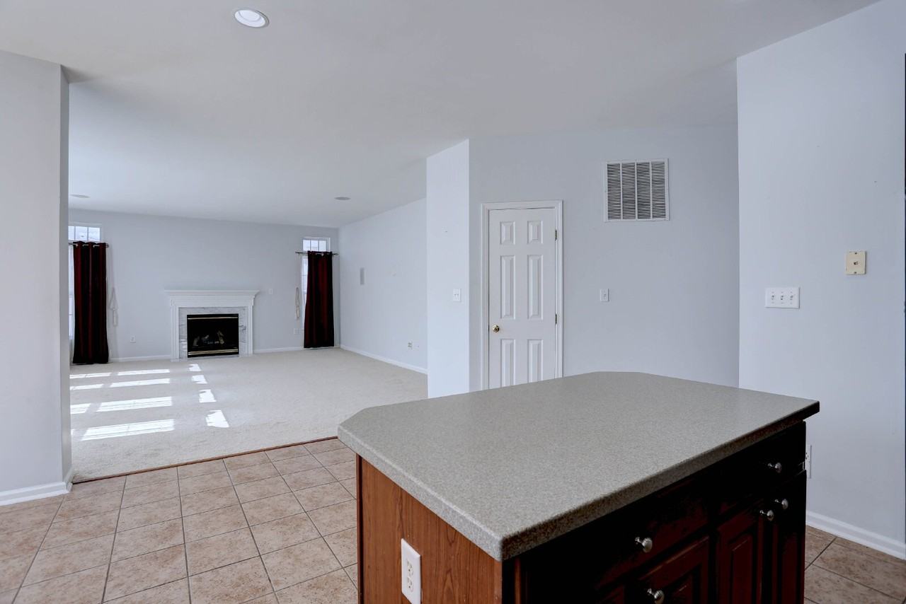 7232 Lyndsey Way - Photo 7 of 17