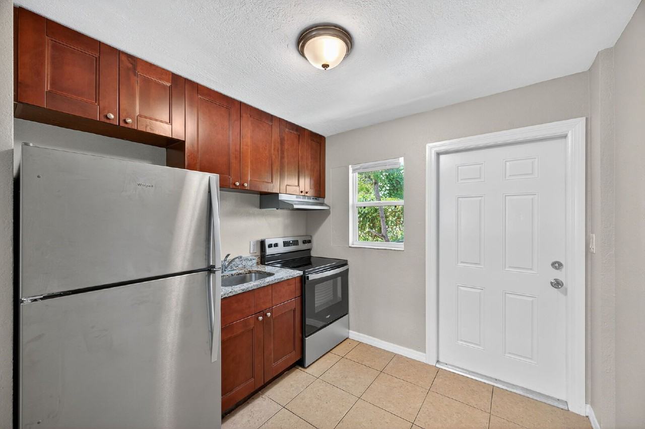 1771 Russell St S #4 - Photo 6 of 24