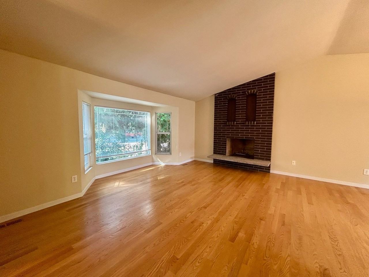 6216 116th Avenue Northeast - Photo 3 of 26