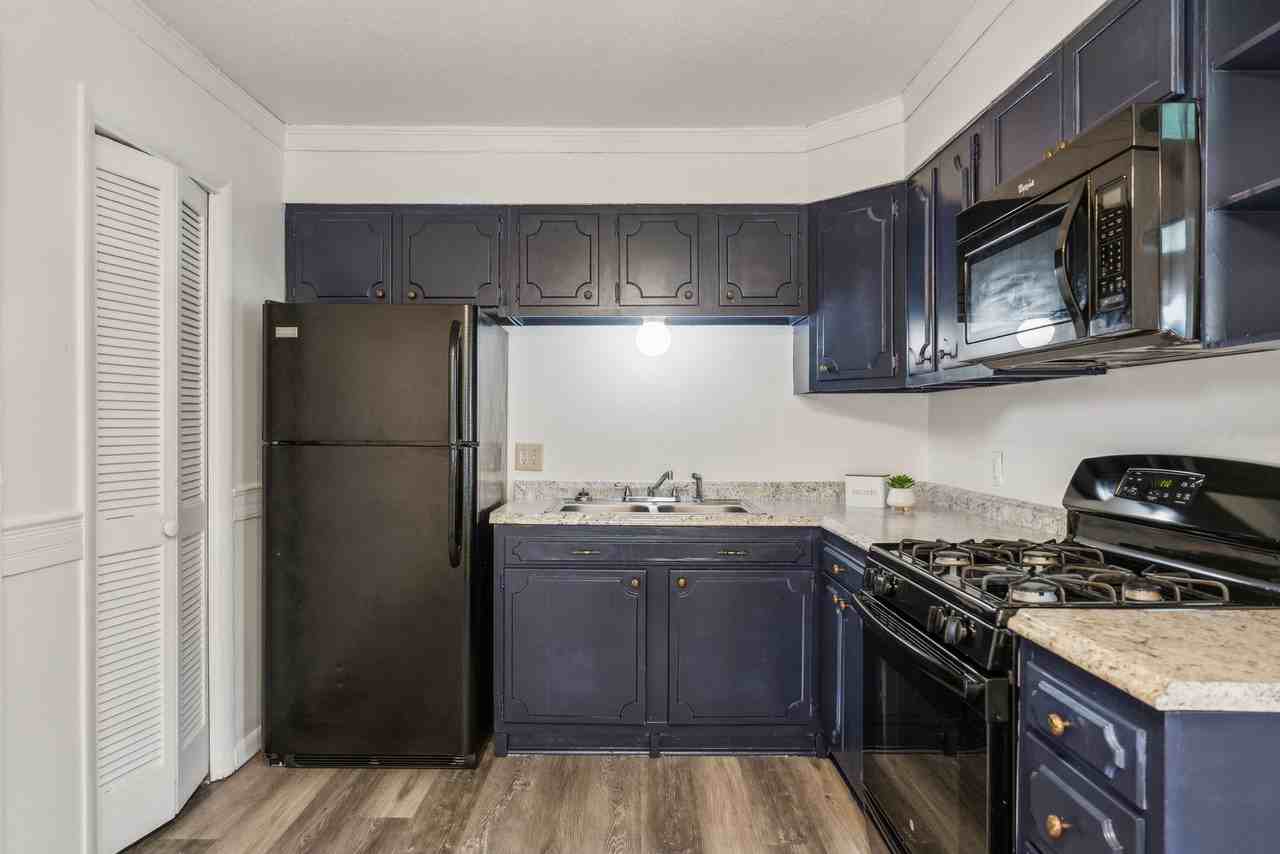 2219 S Park St - Photo 3 of 6