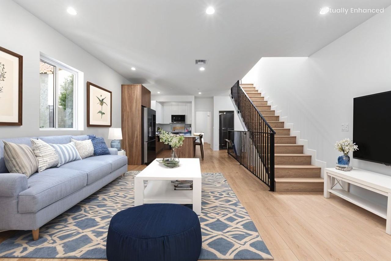 1376 Edgecliffe Dr - Photo 2 of 40