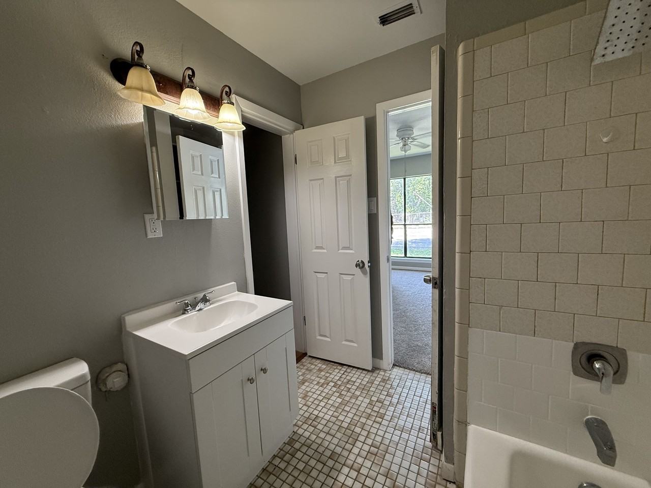 923 18th St #4 - Photo 5 of 6