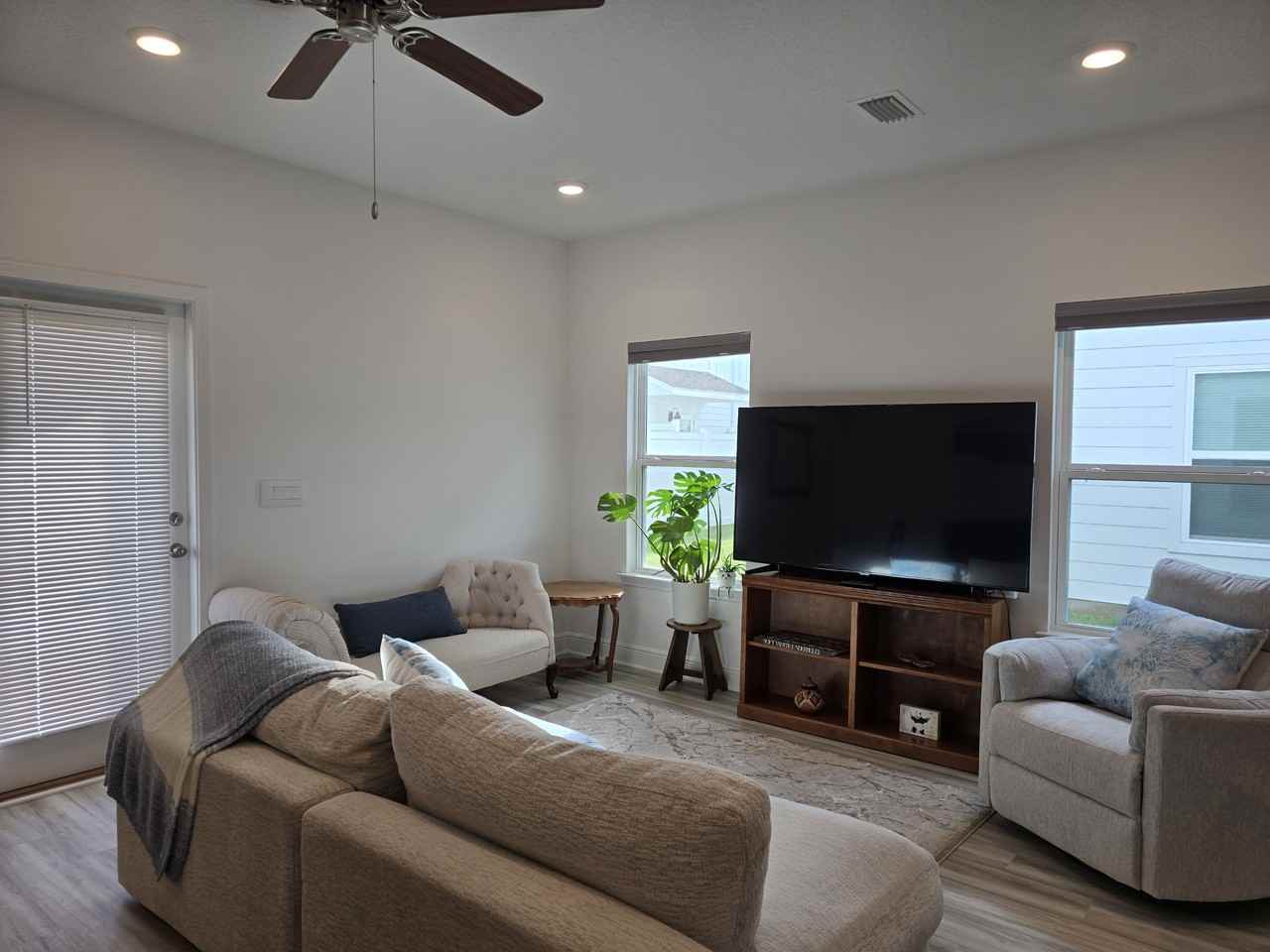 52 Phoenix Street - Photo 3 of 20