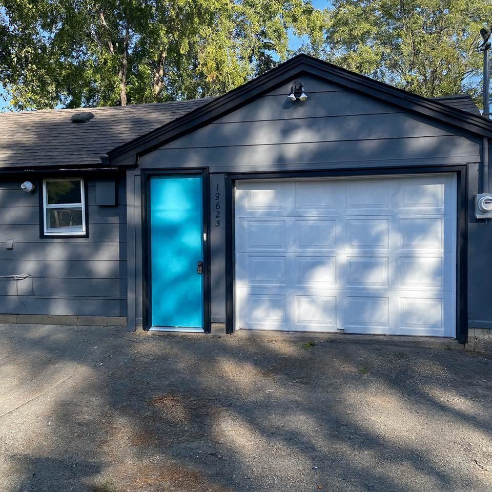 18623 Langly Ct N - Photo 2 of 10