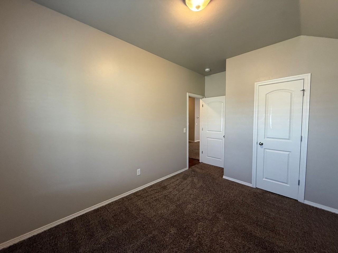 2408 Alta Vista Lane - Photo 5 of 38