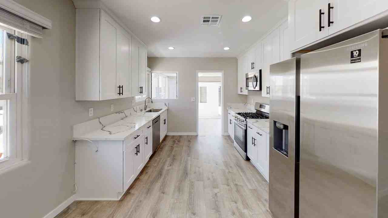 5577 Mary Lane Dr - Photo 3 of 20