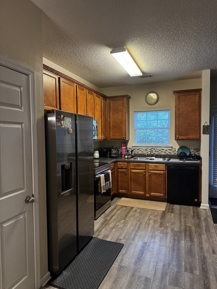 205 Shenandoah Dr #1 - Photo 2 of 10