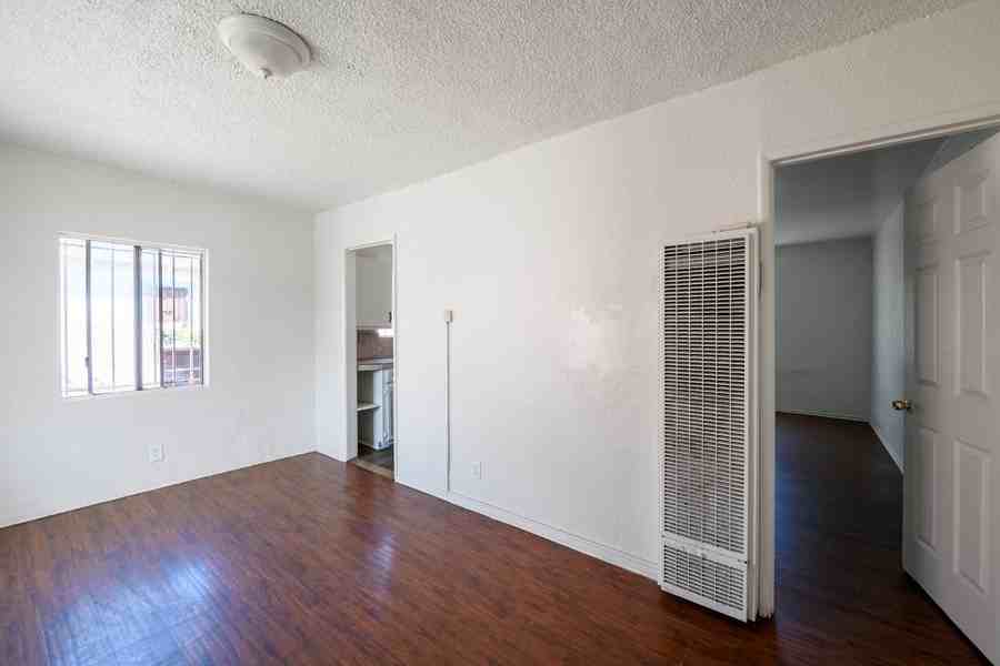 1117 E 71st St #1121-5 - Photo 3 of 13