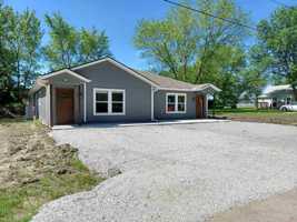 featured image of 400 W Benton St