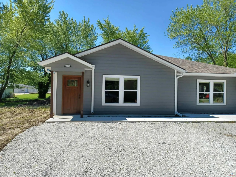 400 W Benton St - Photo 2 of 15