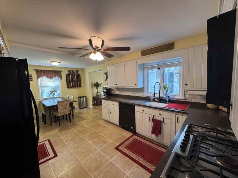 6051 Holly Ln - Photo 2 of 23