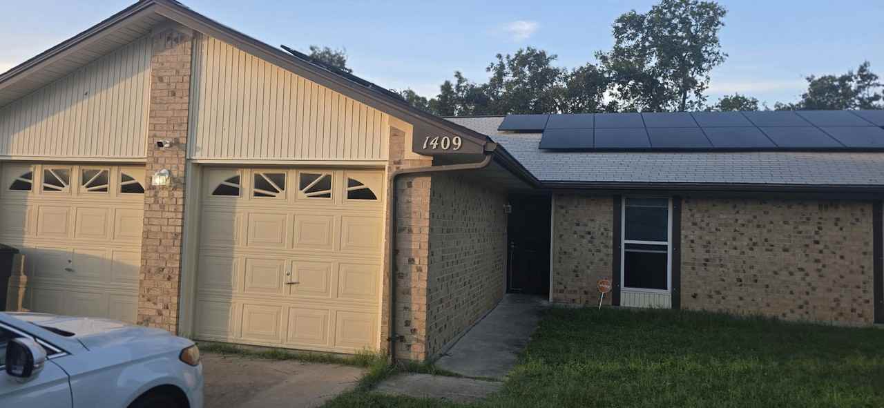 1409 Circle Tree Loop - Photo 2 of 25