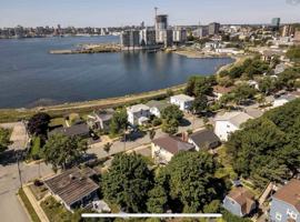 featured image of 65 Hazelhurst St