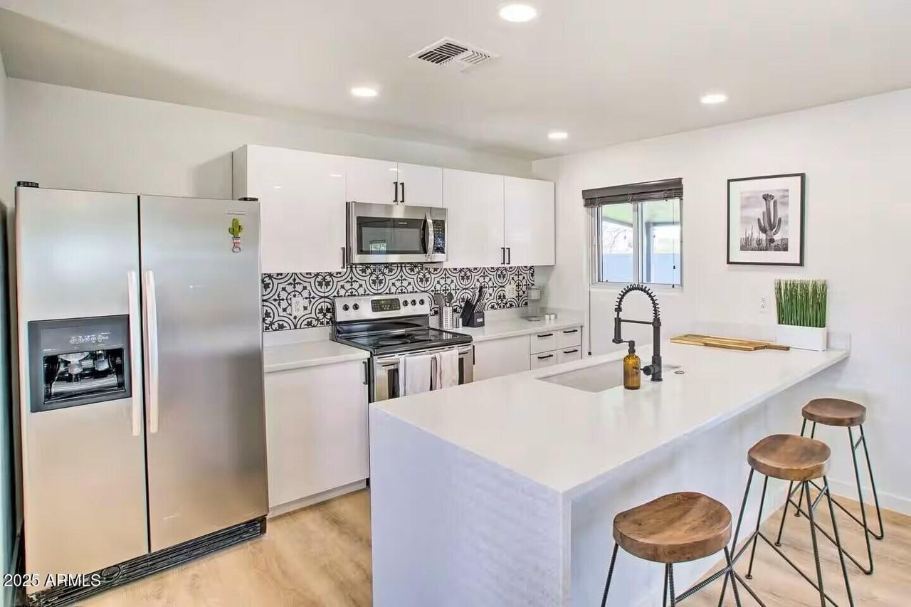 1233 E Marny Rd - Photo 5 of 19