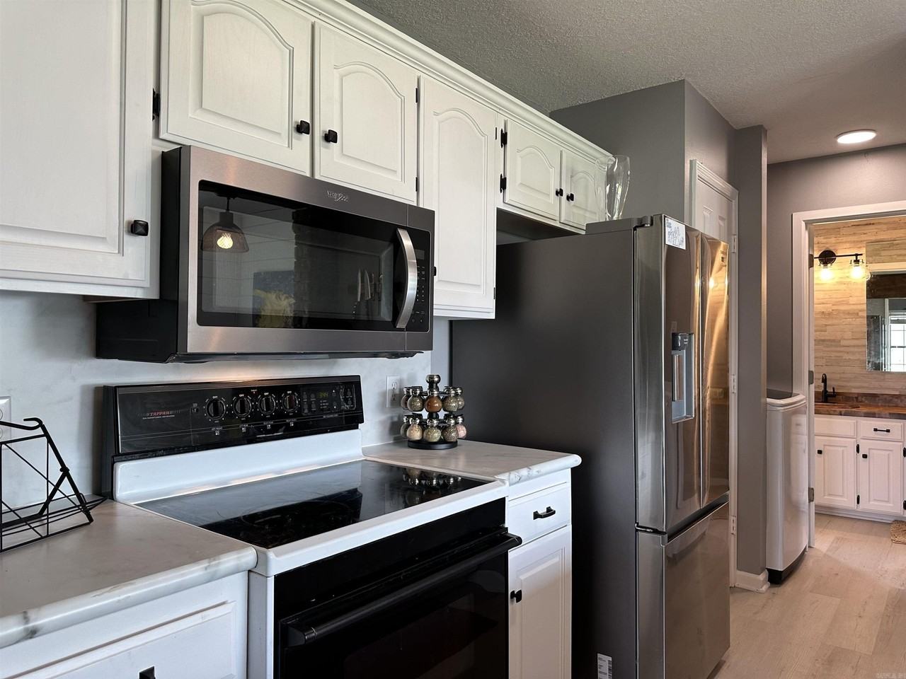 896 Vaughn Rd - Photo 5 of 50