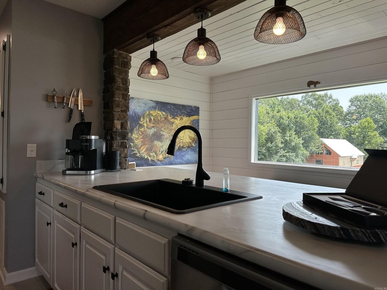 896 Vaughn Rd - Photo 7 of 50