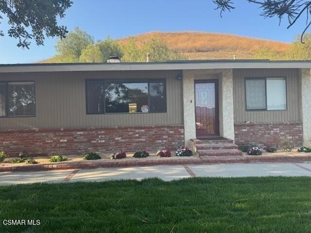 2485 East Hillcrest Drive - Photo 3 of 28