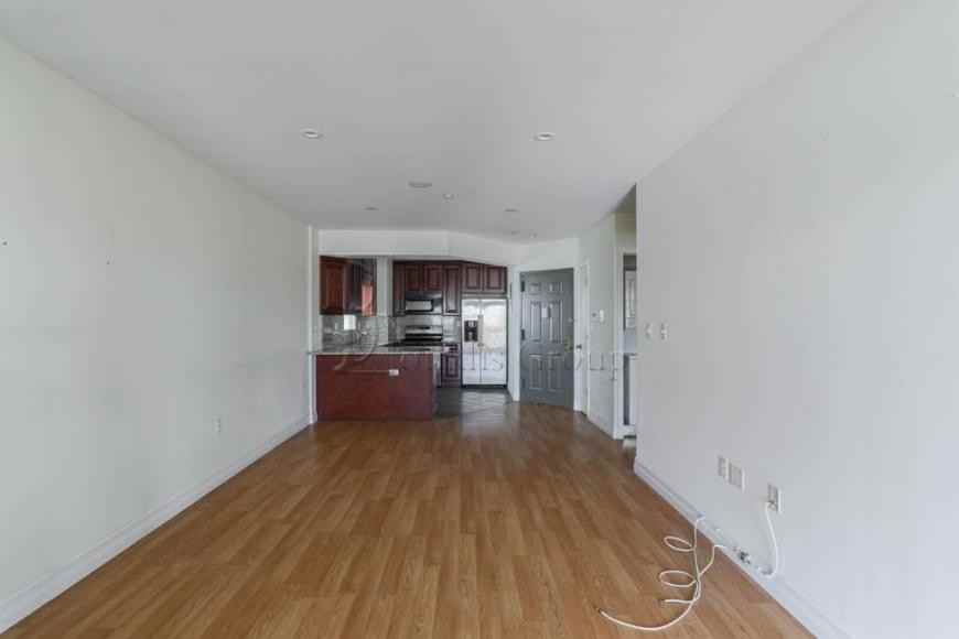 32-14 30th Avenue - Photo 3 of 9