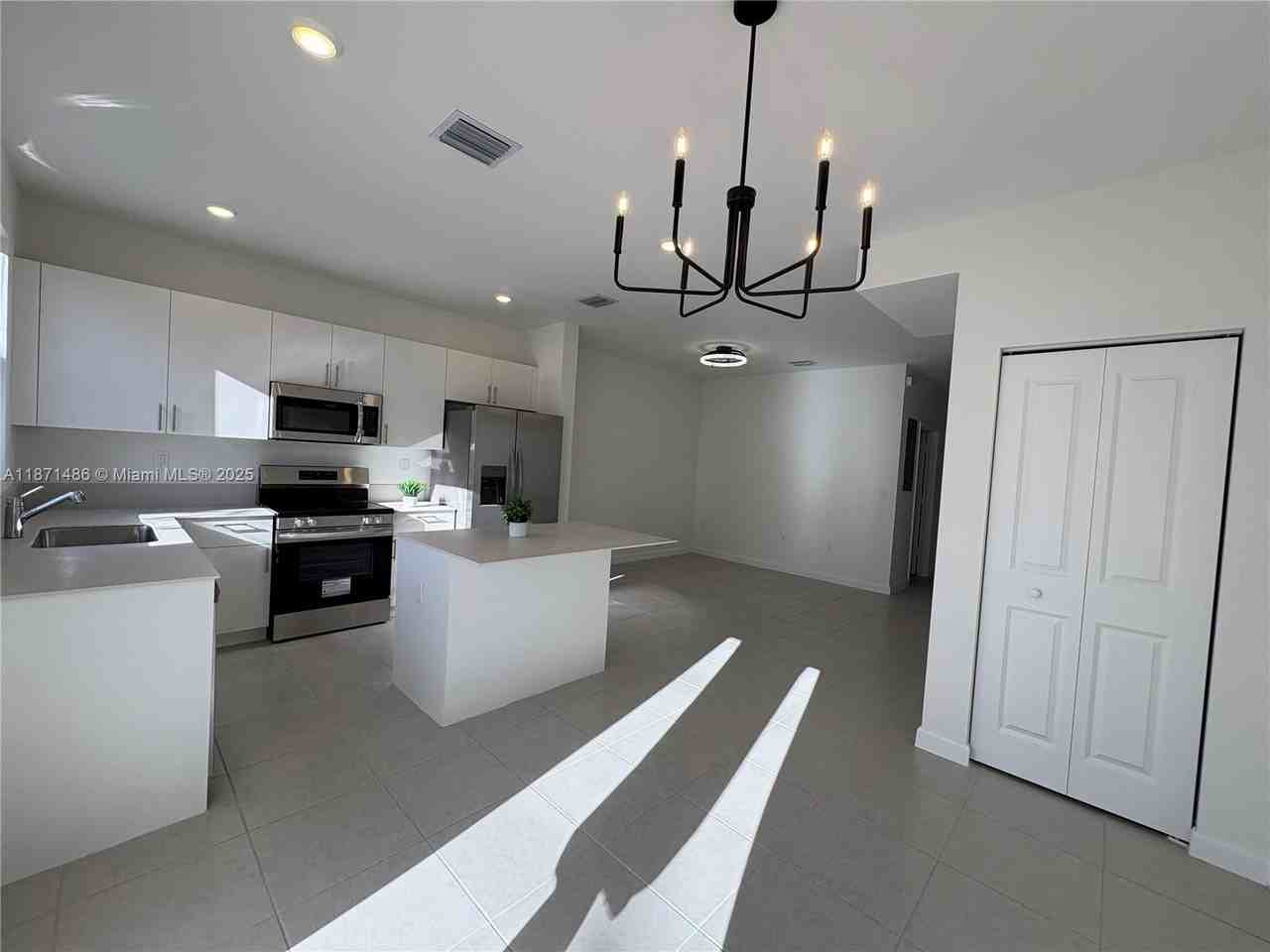 27700 Sw 156th Ct - Photo 4 of 30