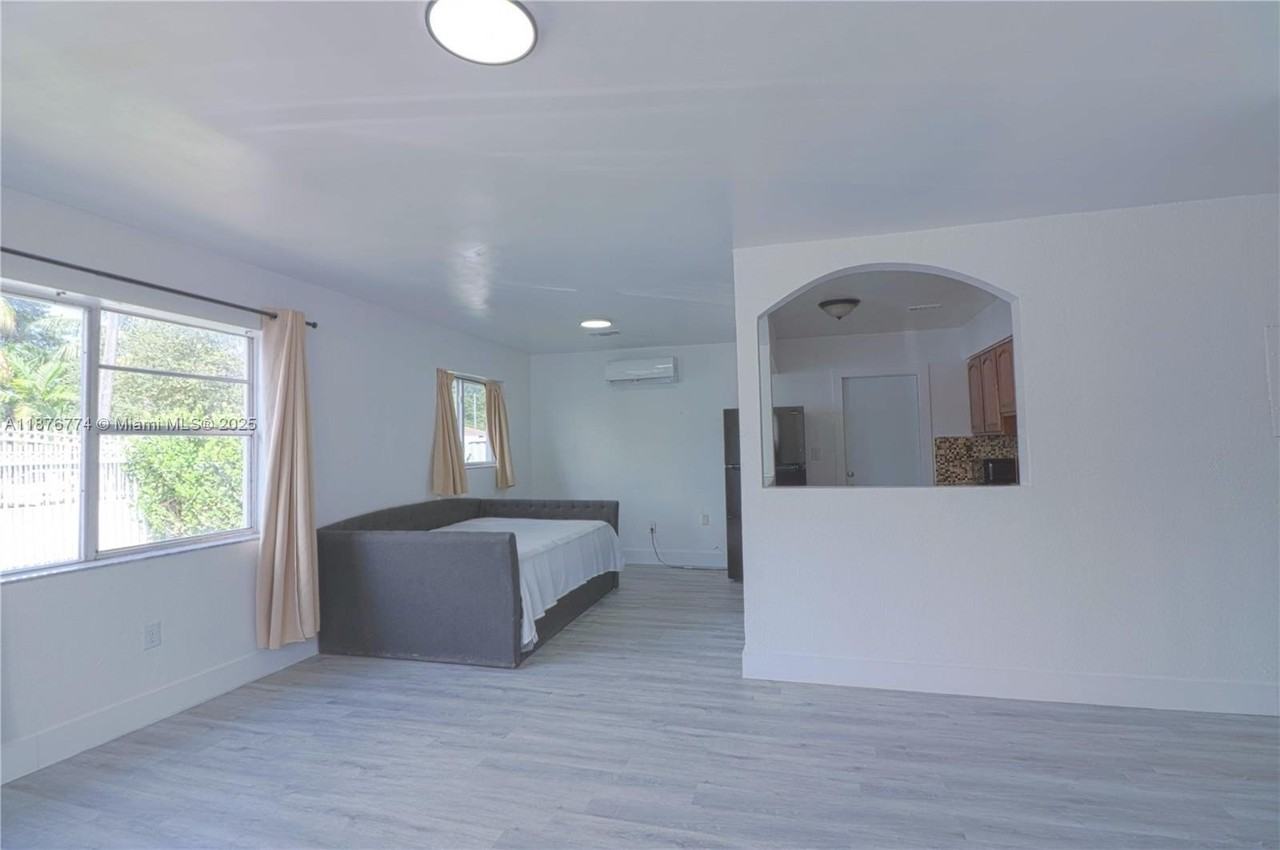 2126 Nw 47th Ter #A - Photo 5 of 12