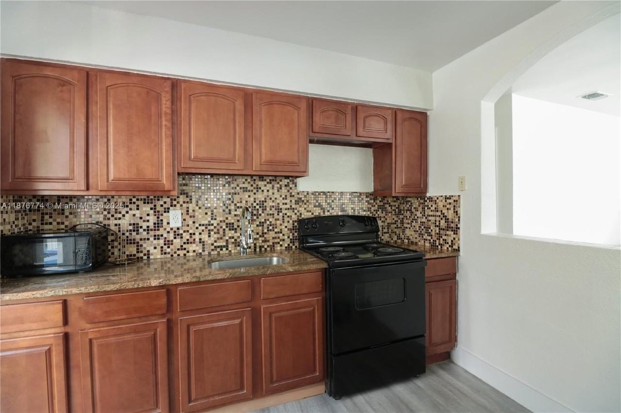 2126 Nw 47th Ter #A - Photo 6 of 12