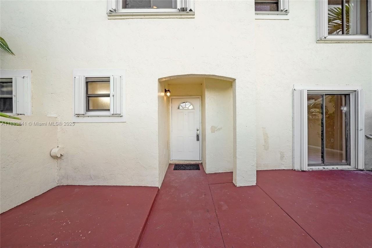 3208 San Remo Cir - Photo 2 of 50