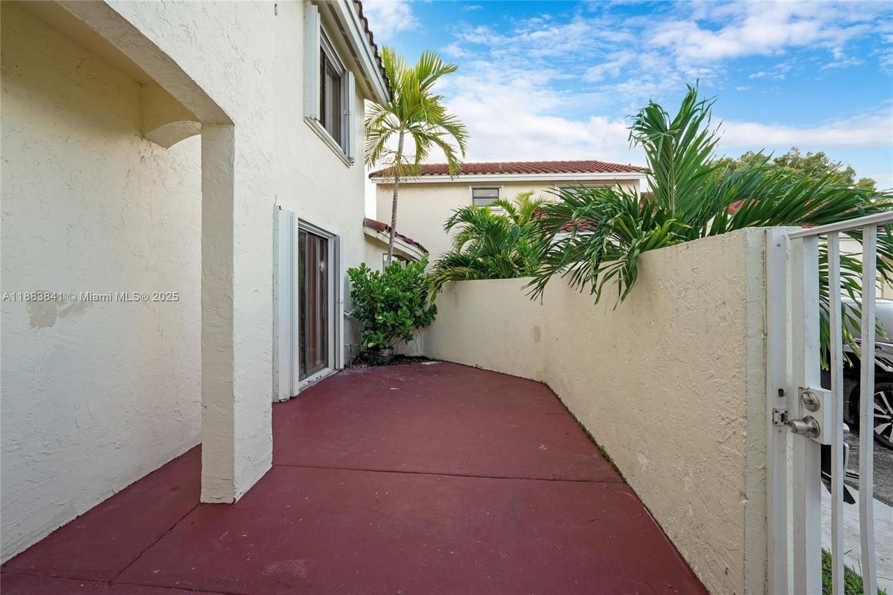 3208 San Remo Cir - Photo 4 of 50