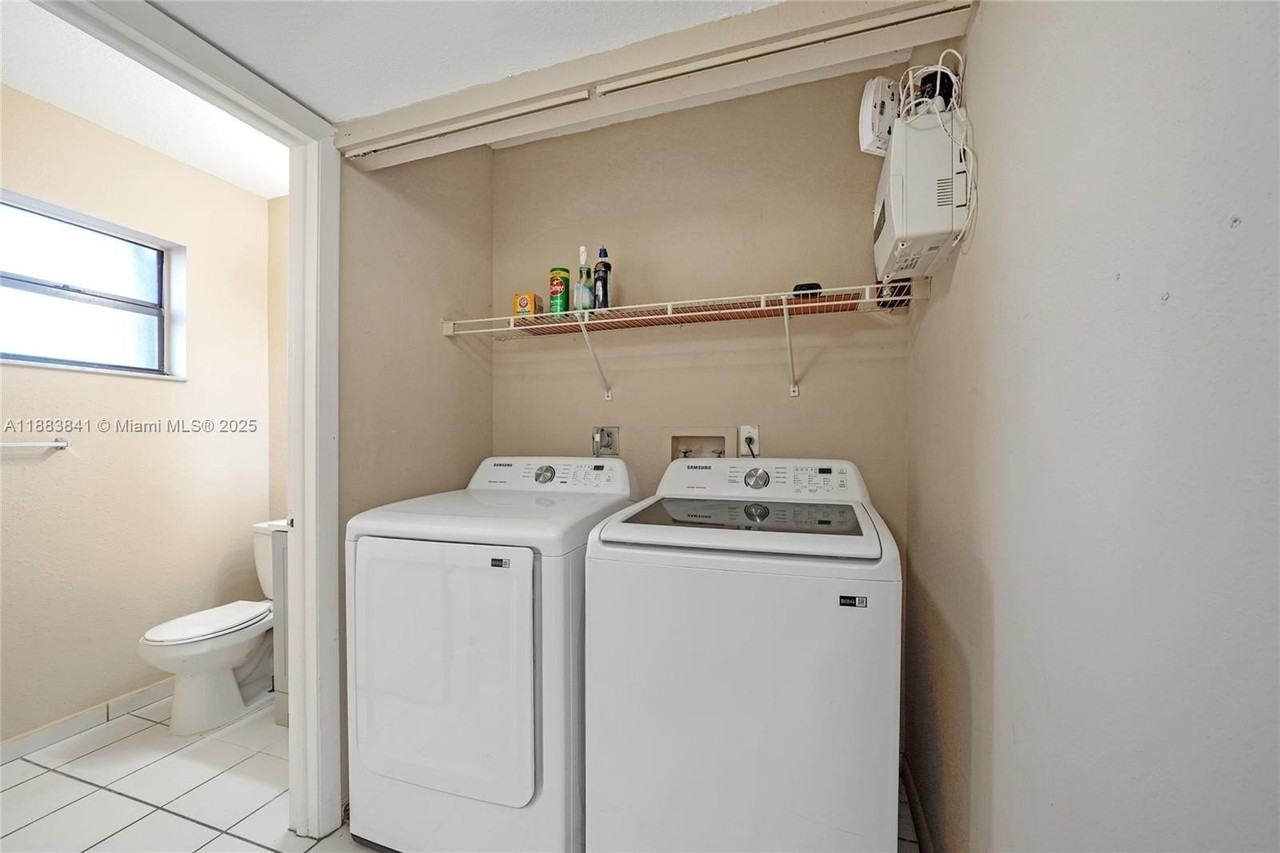 3208 San Remo Cir - Photo 5 of 50