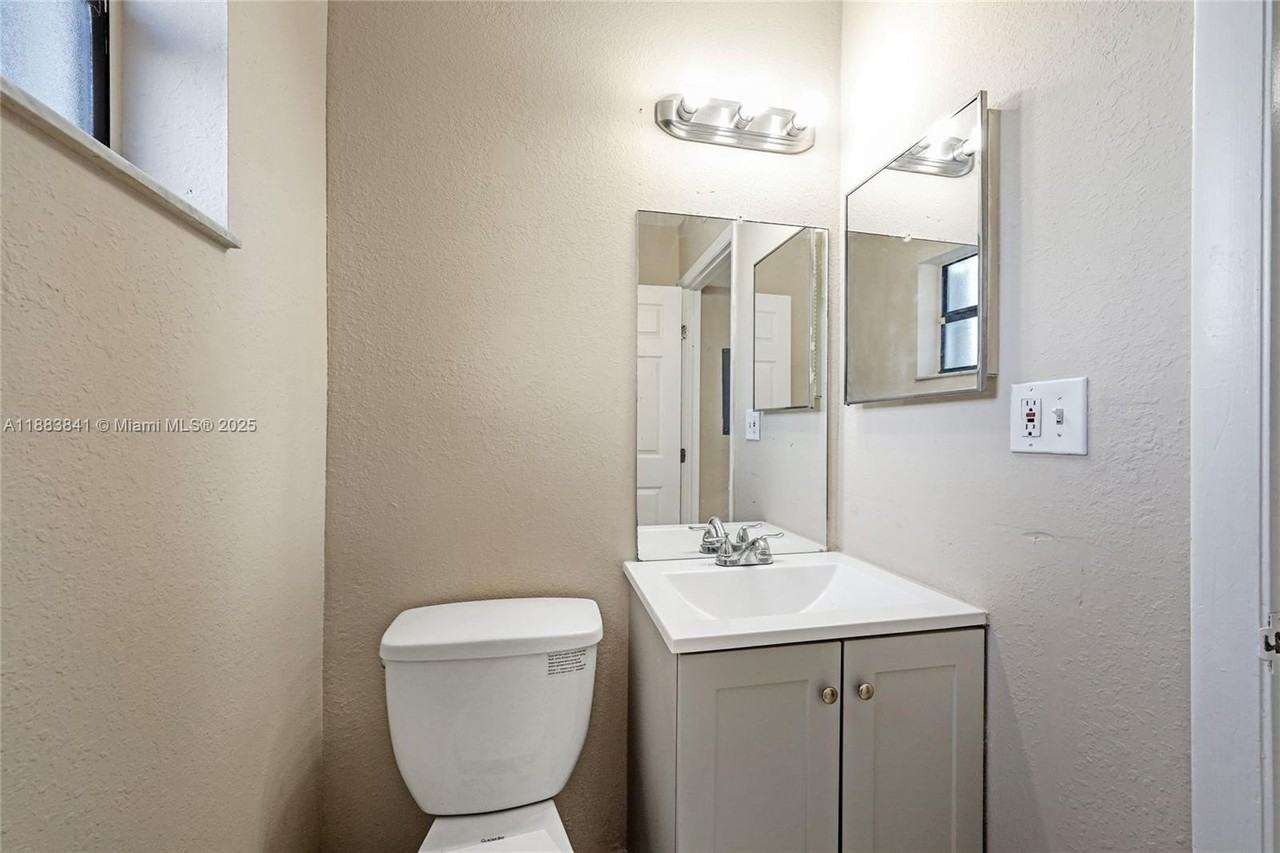 3208 San Remo Cir - Photo 6 of 50