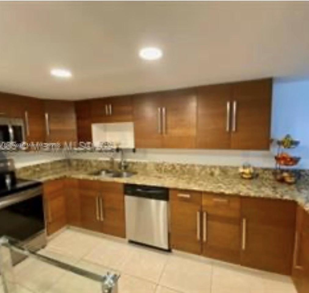 567 Nw 98th Ave - Photo 5 of 14