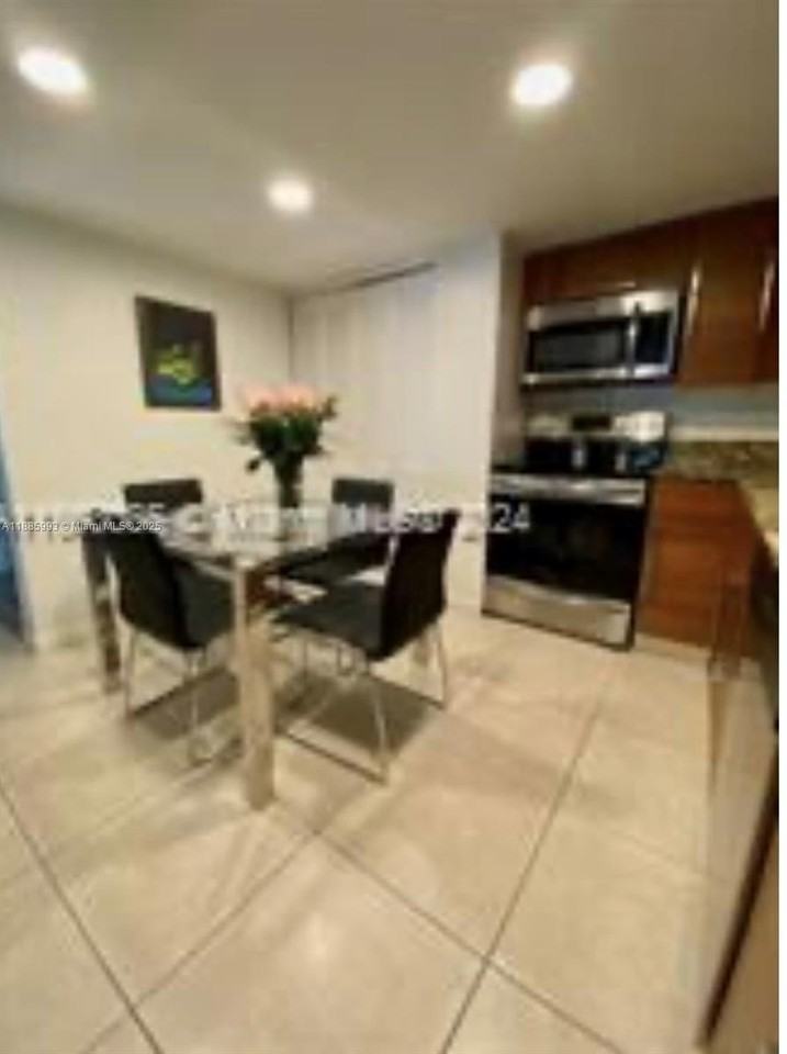 567 Nw 98th Ave - Photo 6 of 14