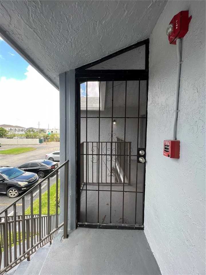 809 Hamilton Dr #809A - Photo 2 of 48