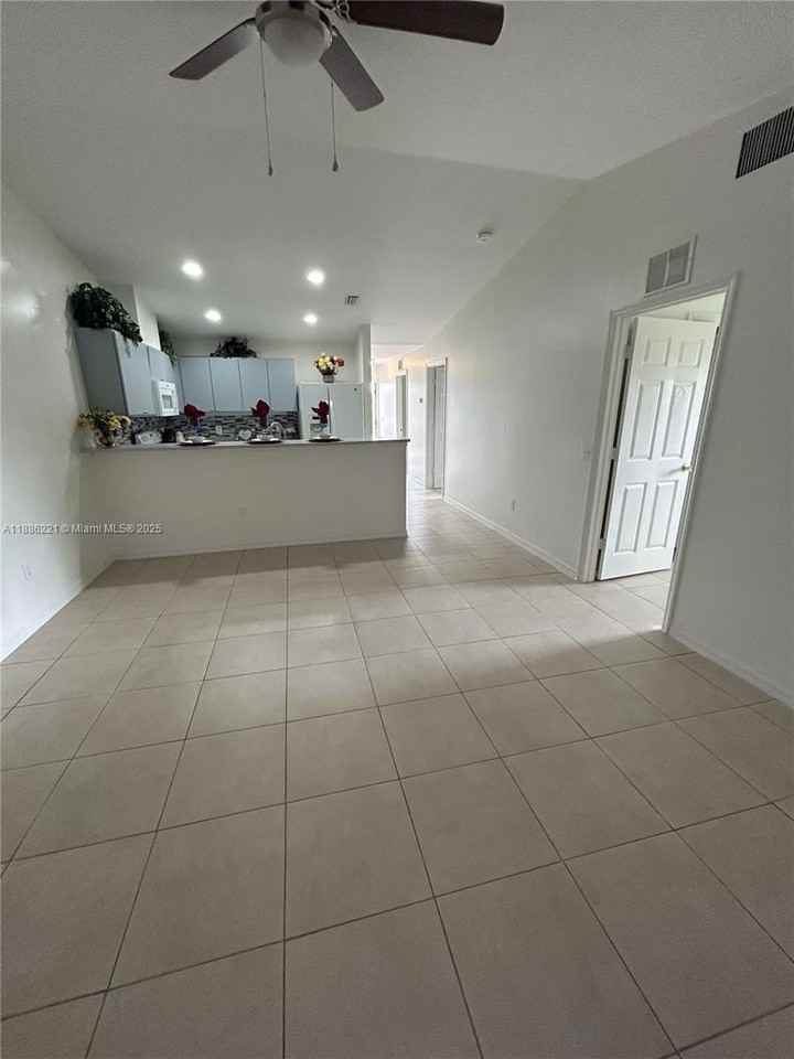 2422 Vernon Ave S #2422 - Photo 2 of 8