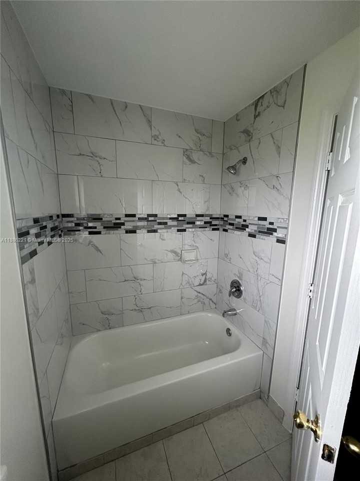 2422 Vernon Ave S #2422 - Photo 5 of 8