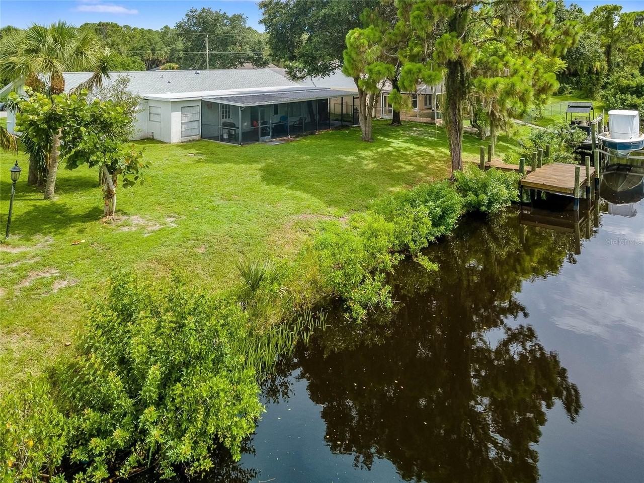 297 Cheshire St - Photo 4 of 35