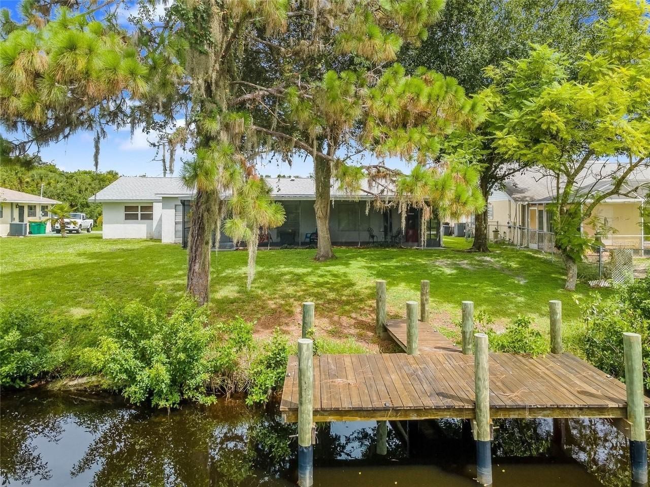 297 Cheshire St - Photo 5 of 35