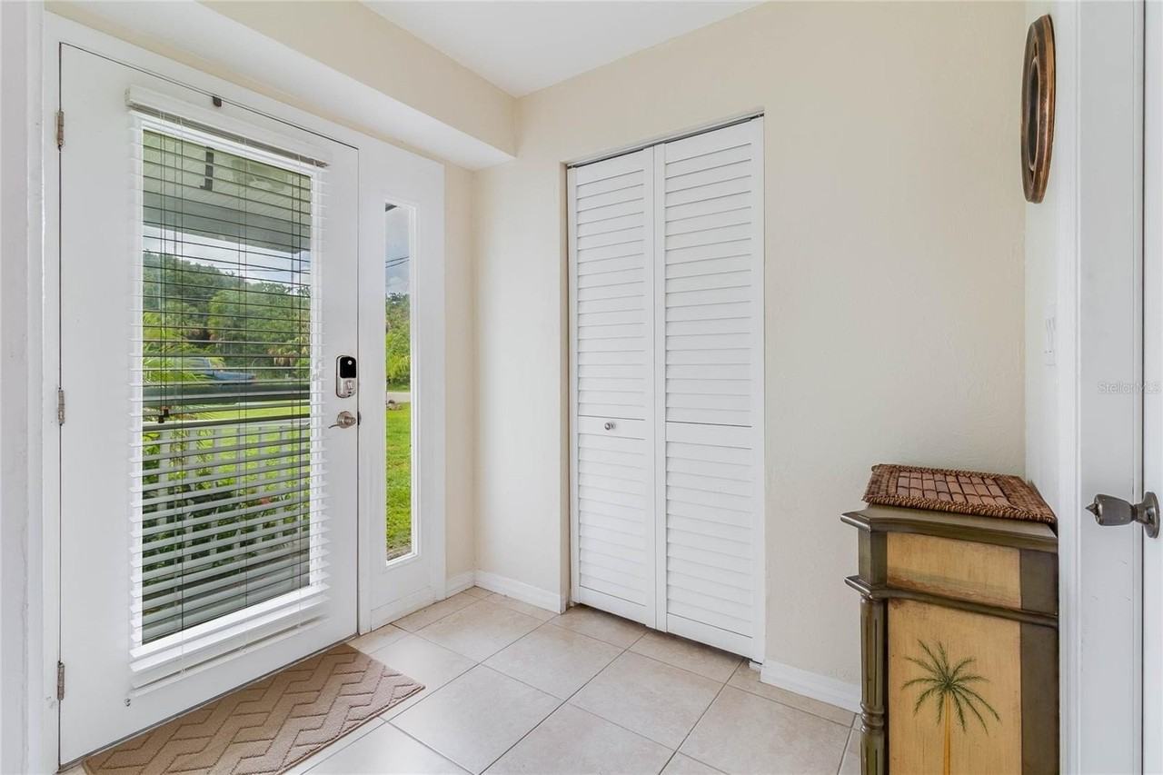 297 Cheshire St - Photo 6 of 35