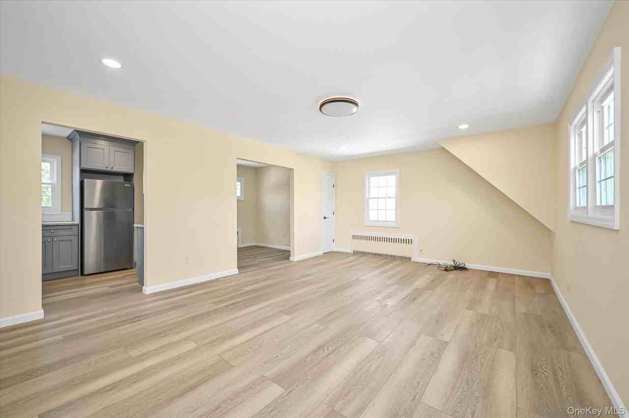 9526 243rd St #2ndFL - Photo 3 of 21