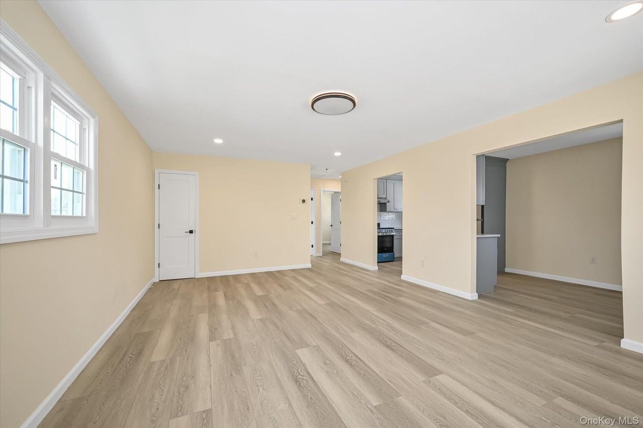 9526 243rd St #2ndFL - Photo 4 of 21